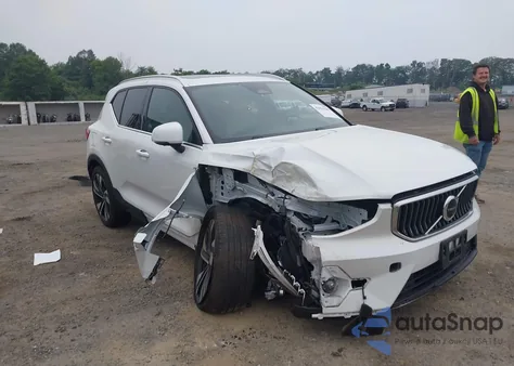 2024 Volvo Xc40 B5 Plus Bright Theme z USA, uszkodzony, nr VIN YV4L12UE5R2230319